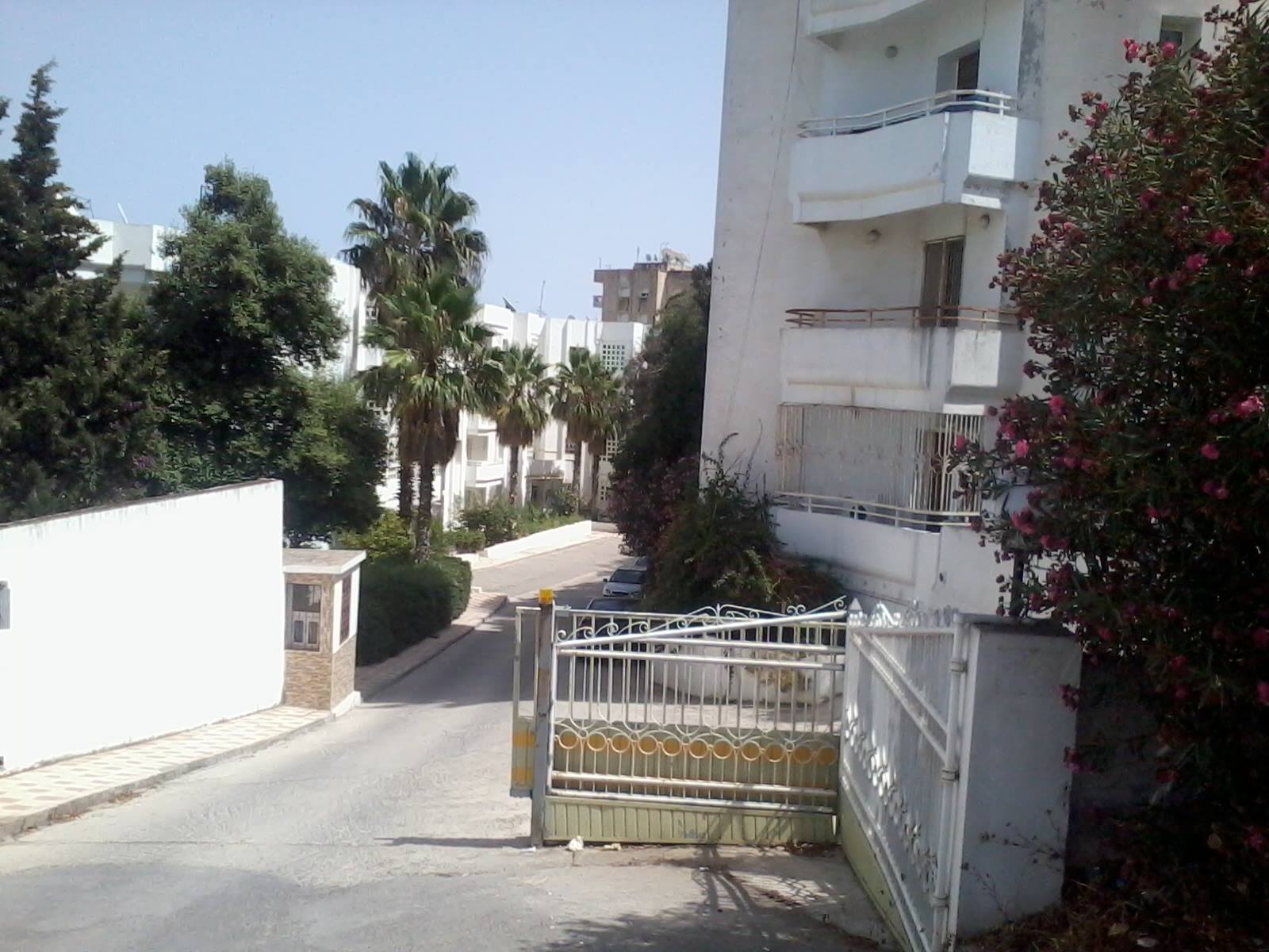 El Menzah El Manar 2 Location Appart. 4 pices Chambre individuelle avec balcon pour fille